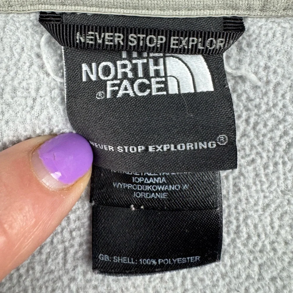 The North Face men’s Gray and Black Logo lightweight 1/4 zip Fleece